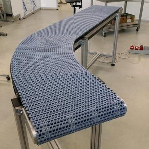 Băng tải nhựa chạy cong tải trọng lớn